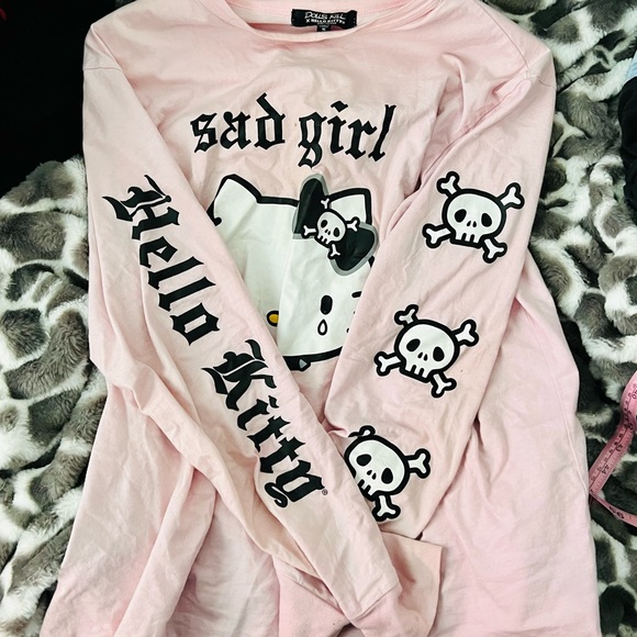 𝖲𝖺𝖽 𝖦𝗂𝗋𝗅 𝖧𝖾𝗅𝗅𝗈 𝖪𝗂𝗍𝗍𝗒 🐱 - Picture 3 of 5